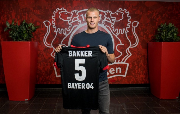 2025职业联赛颁奖多项评选难以服众 满屏尽是C语言（2025职业联赛颁奖争议四起 多项评选难服众 “C语言”刷屏）