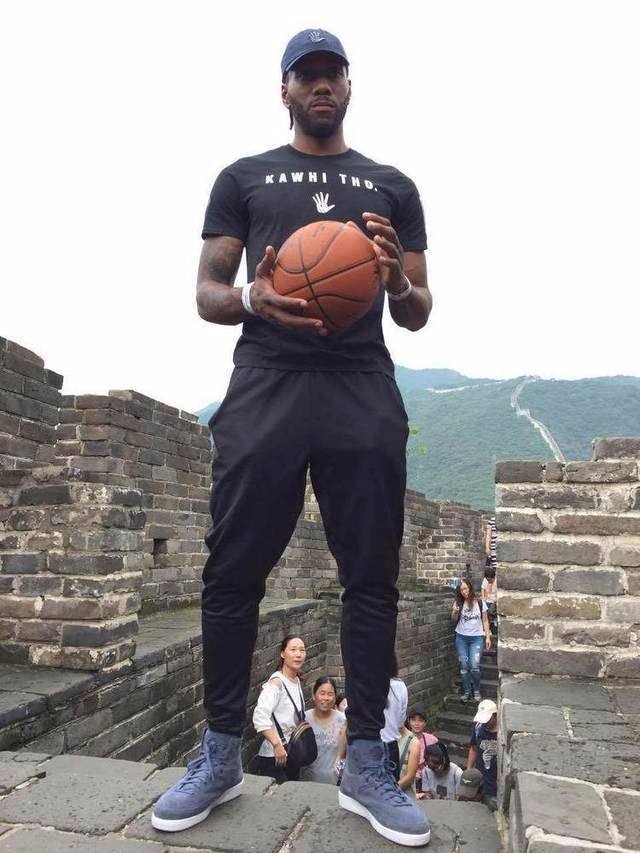 詹姆斯关键助攻锁定胜利（詹姆斯致命传球终结悬念）