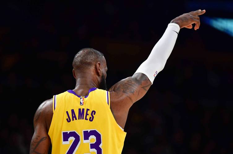 中甲半场：叶道驰、候煜造杀机，广州豹暂0-0南通支云（中甲半场：叶道驰、候煜频造险情，广州豹与南通支云暂时互交白卷）