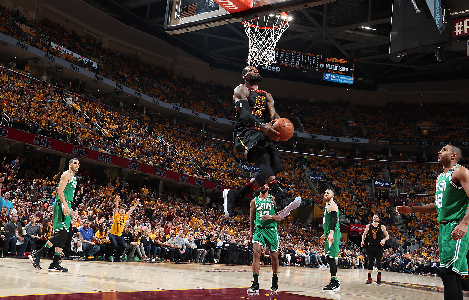 半场战报：本菲卡0-0勒沃库森，奥塔门迪中柱（半场速讯：本菲卡与勒沃库森互交白卷，奥塔门迪中柱憾失良机）