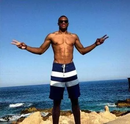 法国足坛最年轻职业球员：尤文马竞关注昂热15岁前锋迪亚洛（15岁昂热前锋迪亚洛成法国足坛最年轻职业球员，获尤文与马竞关注）