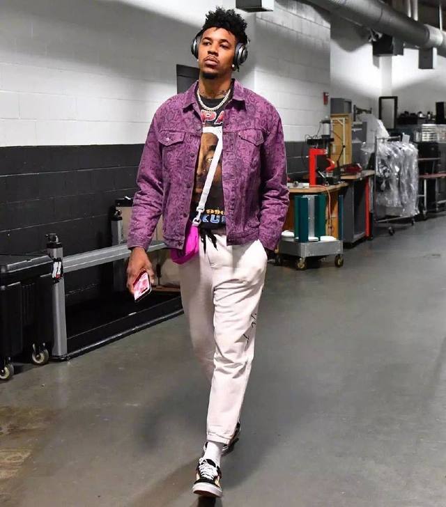 记者：伊萨克已回归纽卡训练，本周他将与俱乐部讨论未来（记者：伊萨克重返纽卡训练，本周将与俱乐部商讨未来规划）