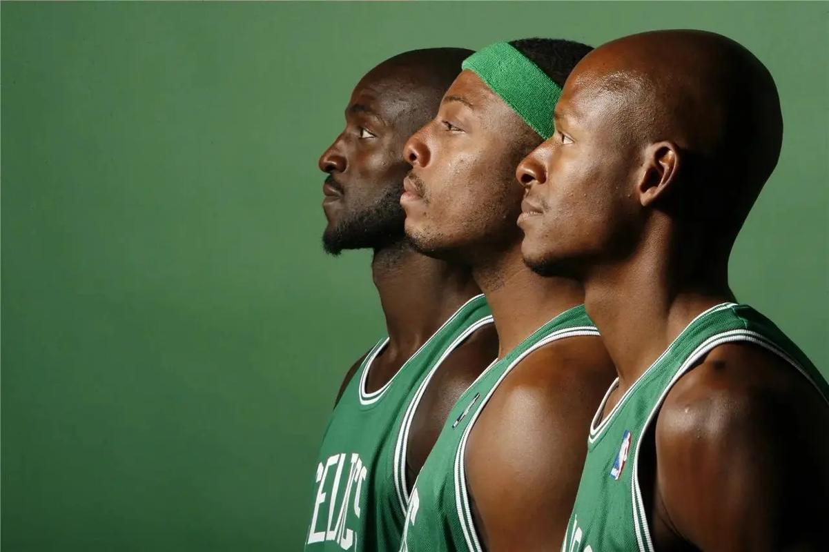 喀麦隆非洲杯大名单：姆伯莫领衔，巴索戈在列，奥纳纳无缘（喀麦隆非洲杯名单官宣：姆伯莫压阵，巴索戈入选，奥纳纳落选）