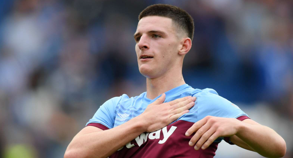 英超官方宣布裁判新规，新科技判罚引争议（英超出台裁判新规，高科技介入判罚引发热议）