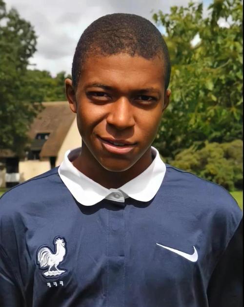 德转列瑞士球员历史身价前10：扎卡5000万欧第1，阿坎吉第2（德转发布瑞士球员历史身价前十：扎卡以5000万欧领跑，阿坎吉位列第二）