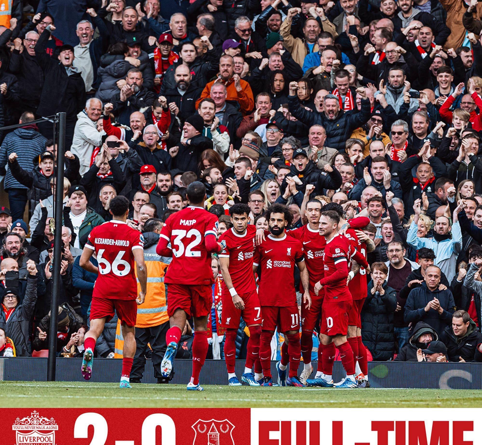 库蒂尼奥为小儿子庆祝生日，一家人身穿他效力过球队的球衣（库蒂尼奥为幼子庆生，全家身着其曾效力球队的战袍）