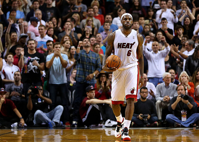 阿根廷球员看女儿球赛时与他人发生争执，被汽车钥匙刺伤头部（阿根廷球员观看女儿比赛与人起冲突，头部被车钥匙刺伤）