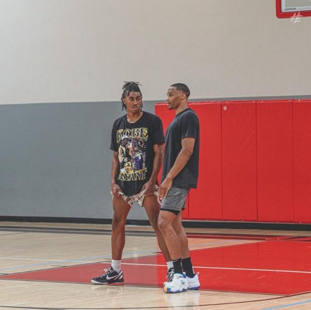 掘金约基奇豪取三双助球队连胜（约基奇轰三双 助掘金延续连胜势头）