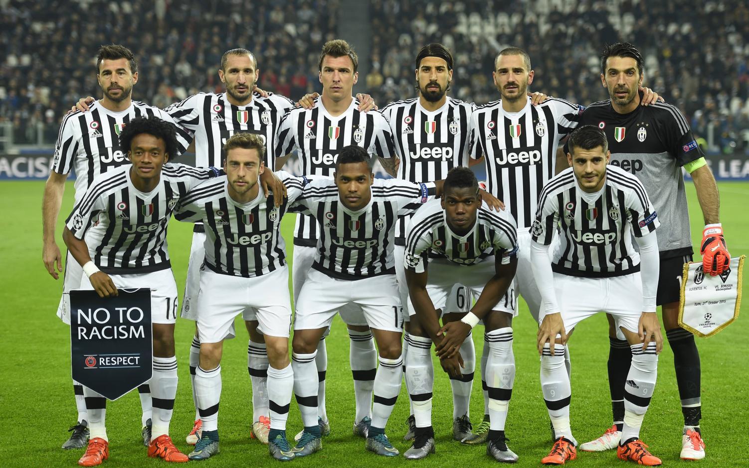 媒体人：杯赛的地板问题太大了，换地板无望应该撕掉所有地贴