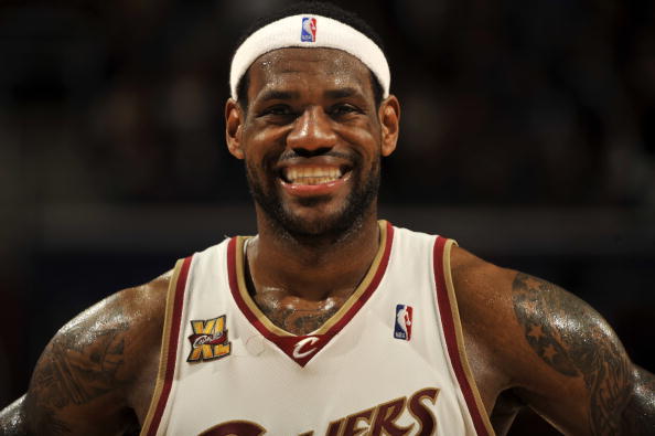 4个月！皇马27岁铁卫2年3次重伤，生涯亮红灯（伤停4个月！皇马27岁后卫两年三度重伤，职业生涯拉响警报）