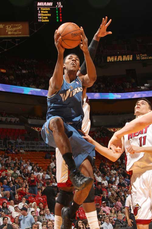 半场战报：克雷莫内塞0-0莱切（半场战况：克雷莫内塞与莱切0-0互交白卷）