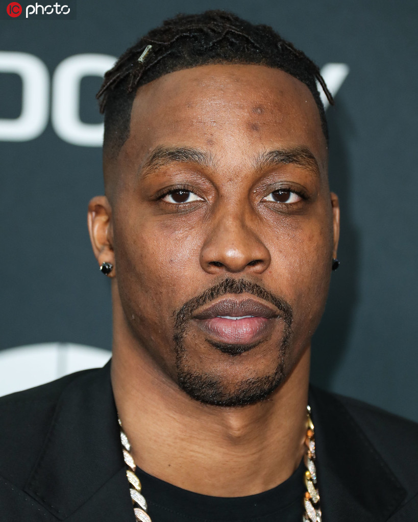 篮球湖人新秀完成生涯首次双双（湖人新秀斩获生涯首个两双）